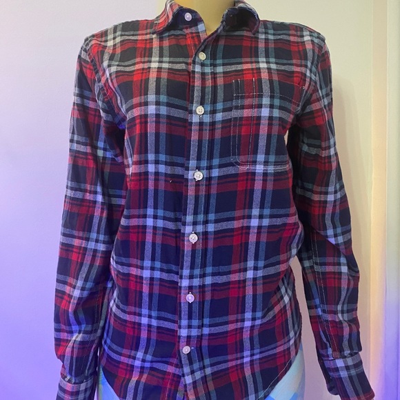 Woman’s Gap Flannel - Picture 2 of 7